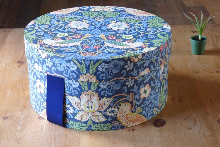 Large-20-inch-diameter-Circular-Hat-Box-in-WM-Strawberry-Thief-Navy-1