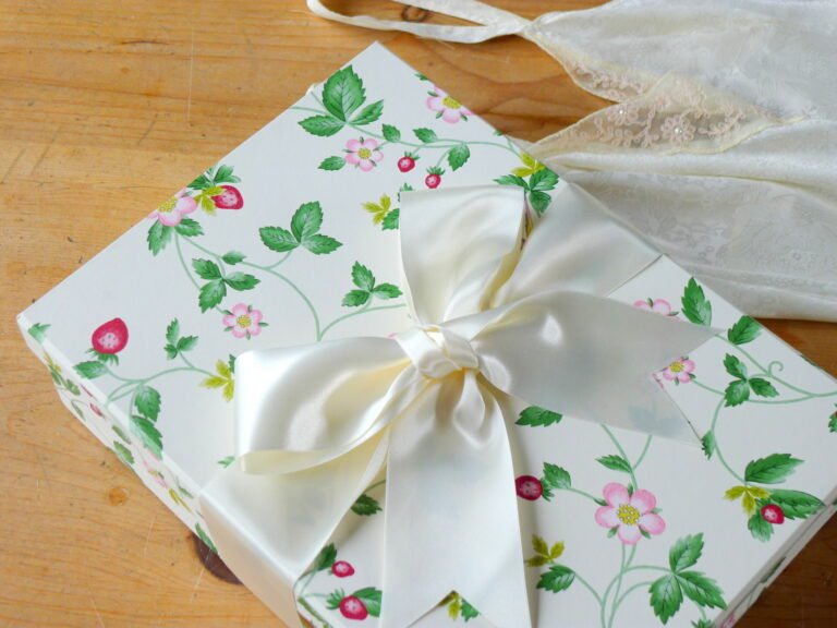 Lingerie Box in Wild Strawberry Ivory