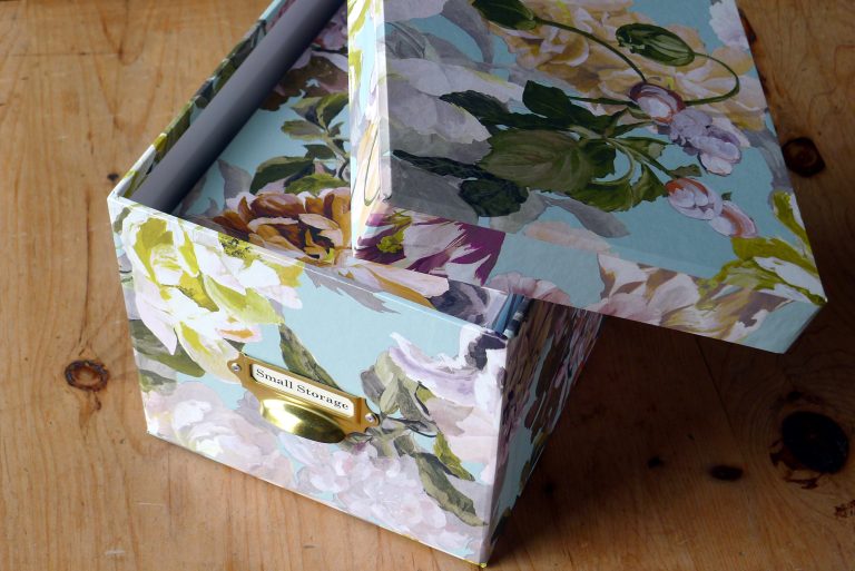 Medium Storage Box in Delft Flower